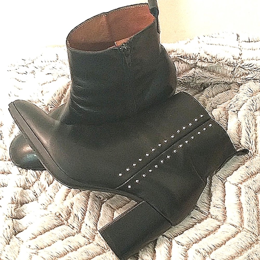 Marroque Sanchez Leather Booties